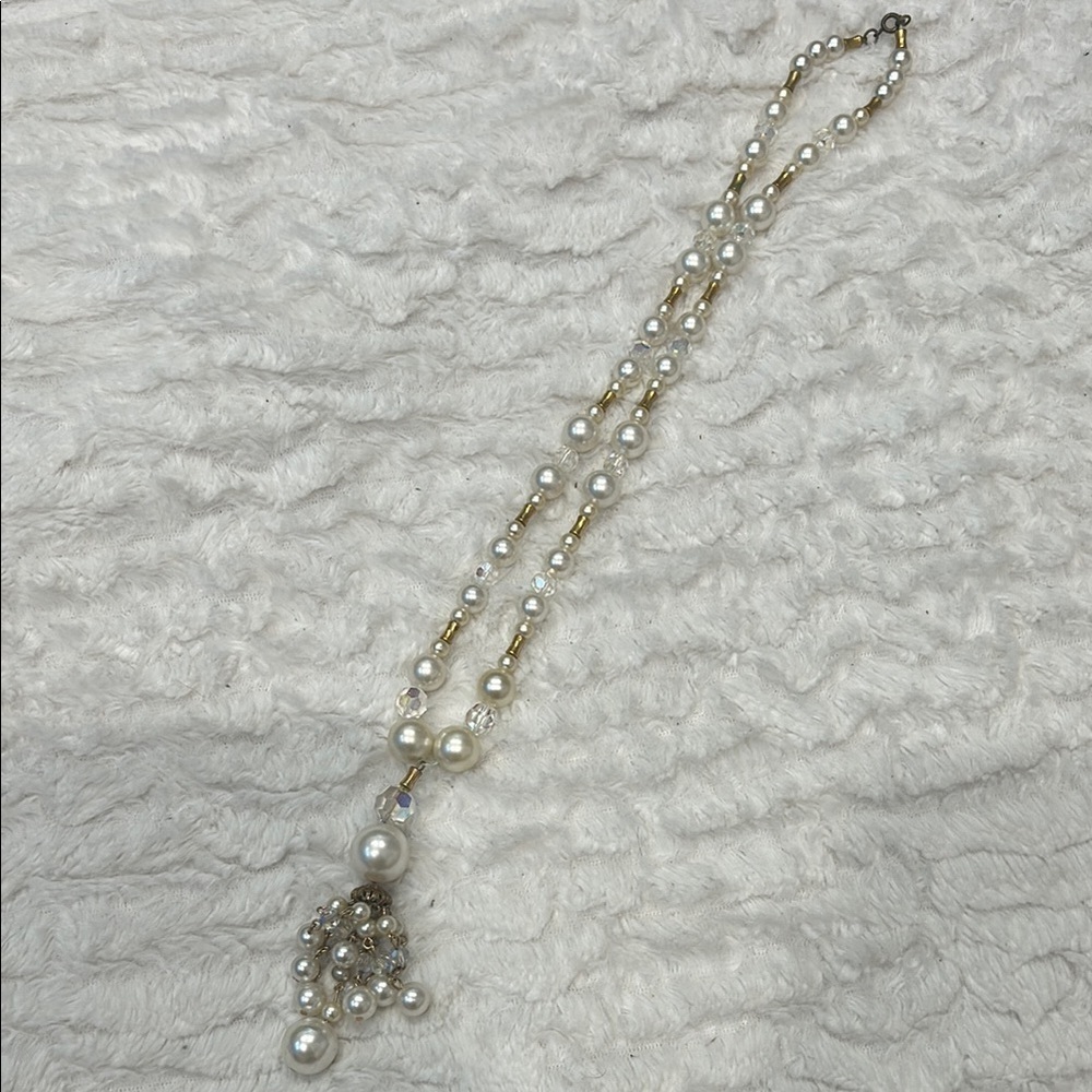 Vintage Gold and White Necklace with Elegant Design